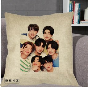 Perna Personalizata K-pop BTS Bangtan Boys Portret Grup Fanart, 40x40 cm, Crem, Husa Detasabila, Perna Inclusa, BEKZ®