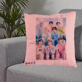 Perna Personalizata K-Pop Grup Foto Pasteluri cu 8 Artisti, 40x40 cm, Roz, Husa Detasabila, Perna Inclusa, BEKZ®