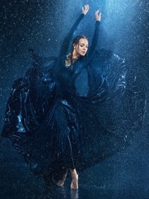 Tablou Canvas - Femeie sexy balerina in ploaie