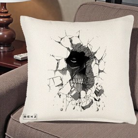 Perna Personalizata Attack on Titan Titan Crapand Zidul, 40x40 cm, Crem Reliefat, Husa Detasabila, Perna Inclusa, BEKZ®