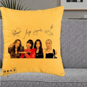 Perna Personalizata K-pop BLACKPINK Semnaturi, 40x40 cm, Galben, Husa Detasabila, Perna Inclusa, BEKZ®