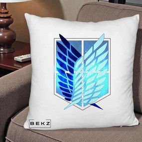 Perna Personalizata Attack on Titan Wings of Freedom, 40x40 cm, Alb Pufos, Husa Detasabila, Perna Inclusa, BEKZ®