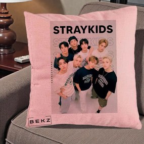 Perna Personalizata K-pop Stray Kids STRAYKIDS Alb-Negru cu Foto Grup, 40x40 cm, Roz, Husa Detasabila, Perna Inclusa, BEKZ®
