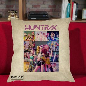 Perna Personalizata K-pop HUNTRX Colaj Animat Foto Grup, 40x40 cm, Crem, Husa Detasabila, Perna Inclusa, BEKZ®