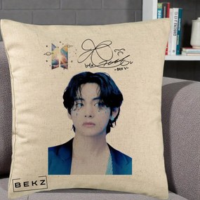 Perna Personalizata K-pop BTS V Taehyung Portret cu Autograf, 40x40 cm, Bej, Husa Detasabila, Perna Inclusa, BEKZ®