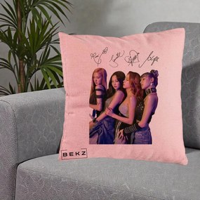 Perna Personalizata K-pop BLACKPINK Fotografie Grup Autografe Deasupra, 40x40 cm, Roz, Husa Detasabila, Perna Inclusa, BEKZ®