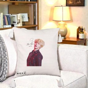 Perna Personalizata K-pop BTS Jimin Portret Artistic par Blond Autograf, 40x40 cm, Bej cu Franjuri, Husa Detasabila, Perna Inclusa, BEKZ®