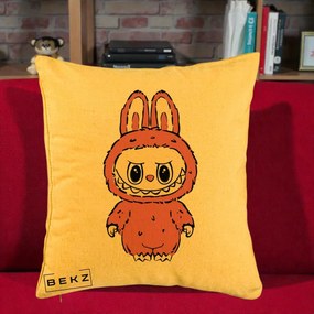 Perna Personalizata Labubu Roz Solo, 40x40 cm, Galben, Husa Detasabila, Perna Inclusa, BEKZ®