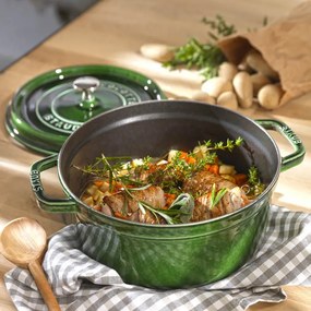Oala din fonta Staub La Cocotte 40509-361-0, 6,7 l, 28 cm, de la -20°C pana la 260 °C, Emailata, Capac cu structura anti-picaturi, Toate plitele inclusiv inductie, Verde
