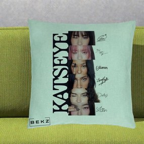 Perna Personalizata K-pop KATSEYE Semnaturi Membre Foto, 40x40 cm, Verde Menta, Husa Detasabila, Perna Inclusa, BEKZ®