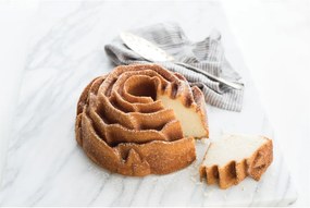 Formă pentru copt Nordic Ware Rose, 2,4 l, arămiu