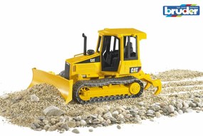 Buldozer CAT Bruder 02443, cu șenile și lamă, 1:16