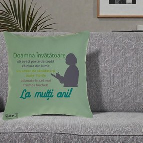 Cadou pentru Invatatoare - Perna Personalizata Doamna Invatatore La Multi Ani cu Silueta si Text Colorat, 40x40 cm, Verde, Husa Detasabila, Perna Inclusa, BEKZ®