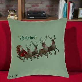 Perna Decorativa Ho Ho Ho Mos Craciun cu Sanie si Reni, 40x40 cm, Verde, Husa Detasabila, Perna Inclusa, BEKZ®