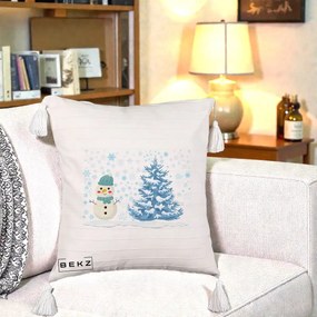 Perna Decorativa Om de Zapada si Brad Craciun, 40x40 cm, Bej cu Franjuri, Husa Detasabila, Perna Inclusa, BEKZ®