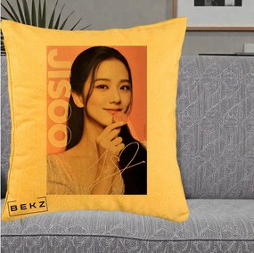 Perna Personalizata K-pop BLACKPINK Jisoo cu Semnatura si Fond Roz, 40x40 cm, Galben, Husa Detasabila, Perna Inclusa, BEKZ®