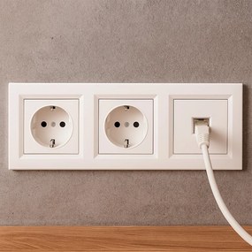 Priză cu două prize împământate Nova III cu conector UTP și cadru alb