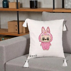 Perna Personalizata Labubu Roz cu Coroana Florala, 40x40 cm, Bej cu Franjuri, Husa Detasabila, Perna Inclusa, BEKZ®