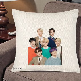 Perna Personalizata K-pop BTS Fotografie Grup Tinute Elegante, 40x40 cm, Crem Reliefat, Husa Detasabila, Perna Inclusa, BEKZ®