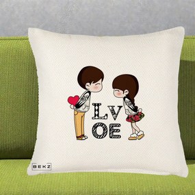 Cadou Romantic - Perna Personalizata Cuplu Kawaii LOVE, 40x40 cm, Crem Reliefat, Husa Detasabila, Perna Inclusa, BEKZ®