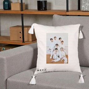 Perna Personalizata K-pop BTS Foto Grup All-White Elegant, 40x40 cm, Bej cu Franjuri, Husa Detasabila, Perna Inclusa, BEKZ®