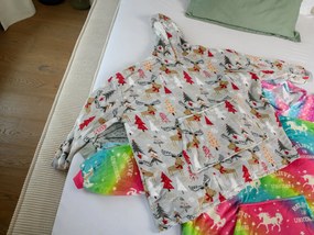 Patura cu maneci si gluga, imitatie de miel YULE HUG gri deschis