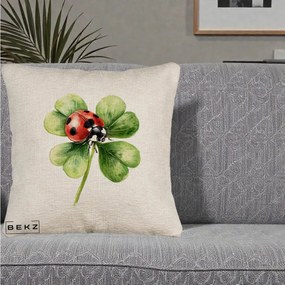 Perna Decorativa Buburuza Norocoasa pe Trifoi cu Patru Foi, 40x40 cm, Bej Canapea, Husa Detasabila, Perna Inclusa, BEKZ®