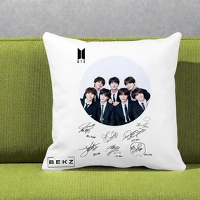 Perna Personalizata K-pop BTS Fotografie Grup Costum Negru si Autografe Cerc, 40x40 cm, Alba Mata, Husa Detasabila, Perna Inclusa, BEKZ®