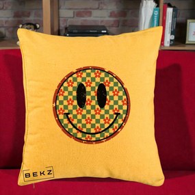 Perna Decorativa Smiley Face Checkered cu Floricele, 40x40 cm, Galben, Husa Detasabila, Perna Inclusa, BEKZ®
