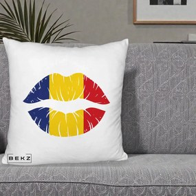 Perna Personalizata Buze Tricolor Romania, 40x40 cm, Alb Pufos, Husa Detasabila, Perna Inclusa, BEKZ®