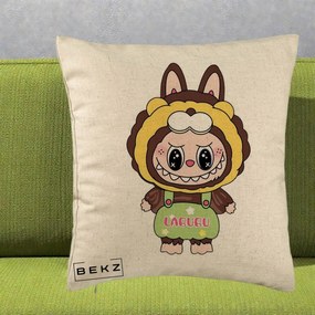 Perna Personalizata Labubu Leu Galben cu Salopeta, 40x40 cm, Bej, Husa Detasabila, Perna Inclusa, BEKZ®