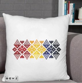 Perna Personalizata Motiv Tricolor Romanesc Broderie, 40x40 cm, Alb Pufos, Husa Detasabila, Perna Inclusa, BEKZ®