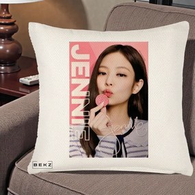 Perna Personalizata K-pop BLACKPINK Jennie cu Semnatura si Fond Roz, 40x40 cm, Crem Reliefat, Husa Detasabila, Perna Inclusa, BEKZ®