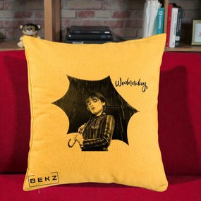 Perna Personalizata Wednesday Addams cu Umbrela Foto, 40x40 cm, Galben, Husa Detasabila, Perna Inclusa, BEKZ®