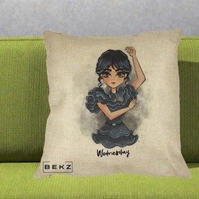 Perna Personalizata Wednesday Addams Dancing Queen, 40x40 cm, Crem, Husa Detasabila, Perna Inclusa, BEKZ®