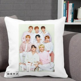 Perna Personalizata K-pop Stray Kids Foto Grup Pastel Roz-Alb cu 8 Membrii, 40x40 cm, Alba Mata, Husa Detasabila, Perna Inclusa, BEKZ®