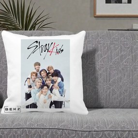 Perna Personalizata K-pop Stray Kids cu Foto Grup Alb-Albastru, 40x40 cm, Alba Mata, Husa Detasabila, Perna Inclusa, BEKZ®
