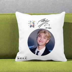 Perna Personalizata K-pop BTS RM Namjoon Portret Cerc cu Autograf, 40x40 cm, Alba Mata, Husa Detasabila, Perna Inclusa, BEKZ®