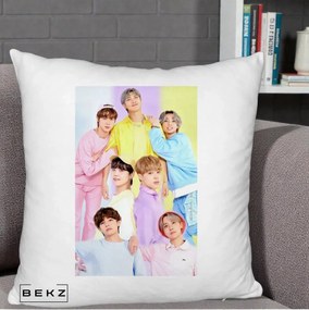 Perna Personalizata K-pop BTS Foto Grup Pastel Colorat cu 7 Membrii, 40x40 cm, Alb Pufos, Husa Detasabila, Perna Inclusa, BEKZ®