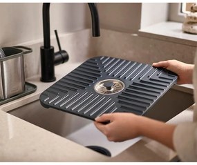 Protecție antiderapantă pentru chiuvetă 30x30 cm SinkShield – Joseph Joseph
