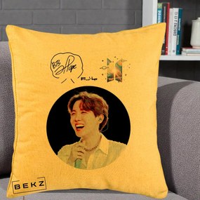 Perna Personalizata K-pop BTS J-Hope Portret cu Autograf, 40x40 cm, Galben, Husa Detasabila, Perna Inclusa, BEKZ®