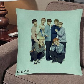 Perna Personalizata K-pop BTS Foto Grup In Picioare Tricoturi, 40x40 cm, Verde Menta, Husa Detasabila, Perna Inclusa, BEKZ®