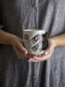 Set 4 cești din ceramică artizanală, natur,pictate manual cu flori stilizate și pasăre, cu toartă sculptată, „Vivielle"
