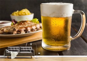 Tapet Premium Canvas - Halba de bere cu carne si chipsuri
