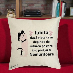 Cadou pentru Iubita - Perna Personalizata Iubita Nemuritoare cu Siluete de Cuplu, 40x40 cm, Ecru, Husa Detasabila, Perna Inclusa, BEKZ®