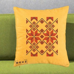 Perna Personalizata Motiv Traditional Cusatura Rosu-Negru, 40x40 cm, Galben, Husa Detasabila, Perna Inclusa, BEKZ®