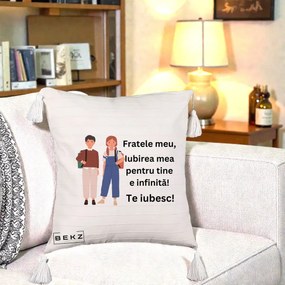 Cadou pentru Frate - Perna Personalizata Fratele Meu Te Iubesc Elevi Ilustratie Colorata, 40x40 cm, Bej cu Franjuri, Husa Detasabila, Perna Inclusa, BEKZ®