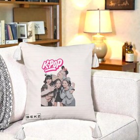 Perna Personalizata BLACKPINK K-Pop Grup Pozitii Amuzante, 40x40 cm, Bej cu Franjuri, Husa Detasabila, Perna Inclusa, BEKZ®