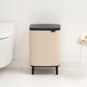Cos de gunoi Brabantia Bo Small Hi 1010462, 12 L, Deschidere lina si silentioasa, Baza antiderapanta, Bej