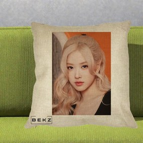 Perna Personalizata K-pop BLACKPINK cu Funda Rosie, 40x40 cm, Crem, Husa Detasabila, Perna Inclusa, BEKZ®